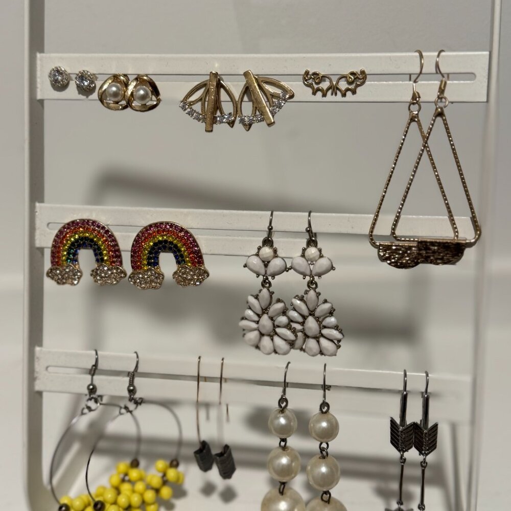 Lot of 11 pairs of SUPER Cute earrings - Picture 2 of 6